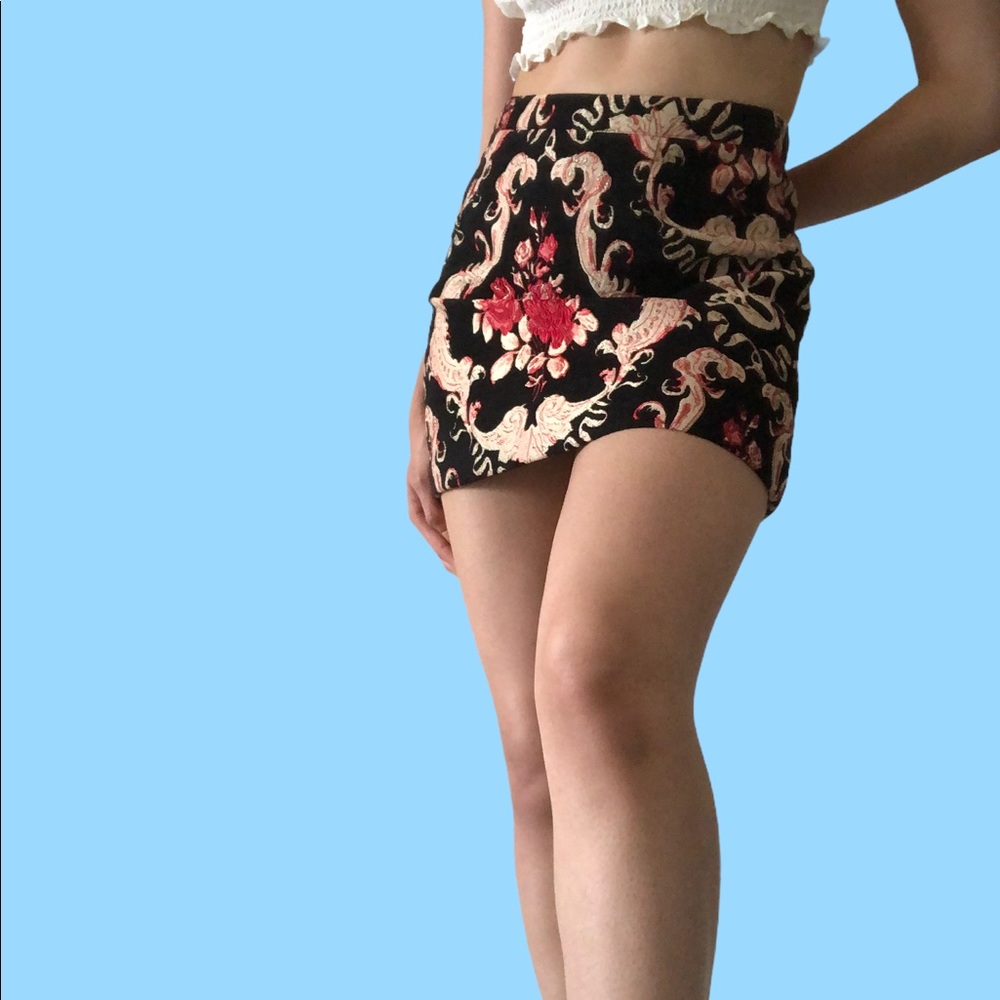 Forever 21/Rose Print Print Mini Skirt/Size Small